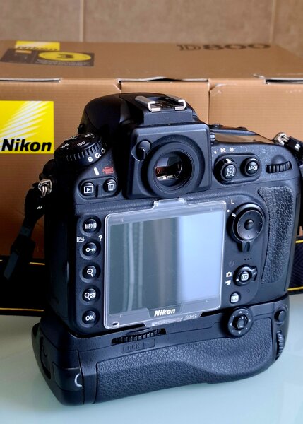 Nikon D800 format full frame + Grip Nikon + Card Compact Flash