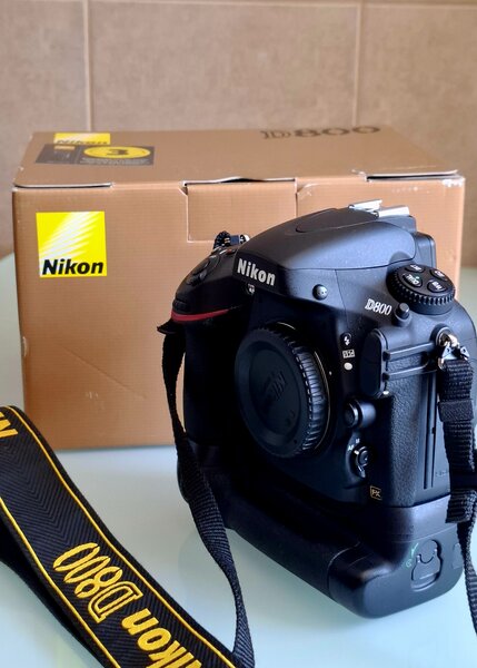 Nikon D800 format full frame + Grip Nikon + Card Compact Flash
