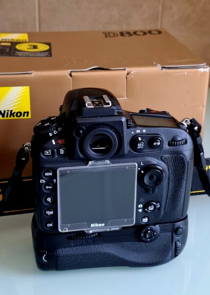 Nikon D800 format full frame + Grip Nikon + Card Compact Flash