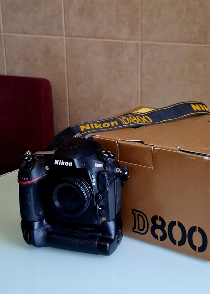 Nikon D800 format full frame + Grip Nikon + Card Compact Flash
